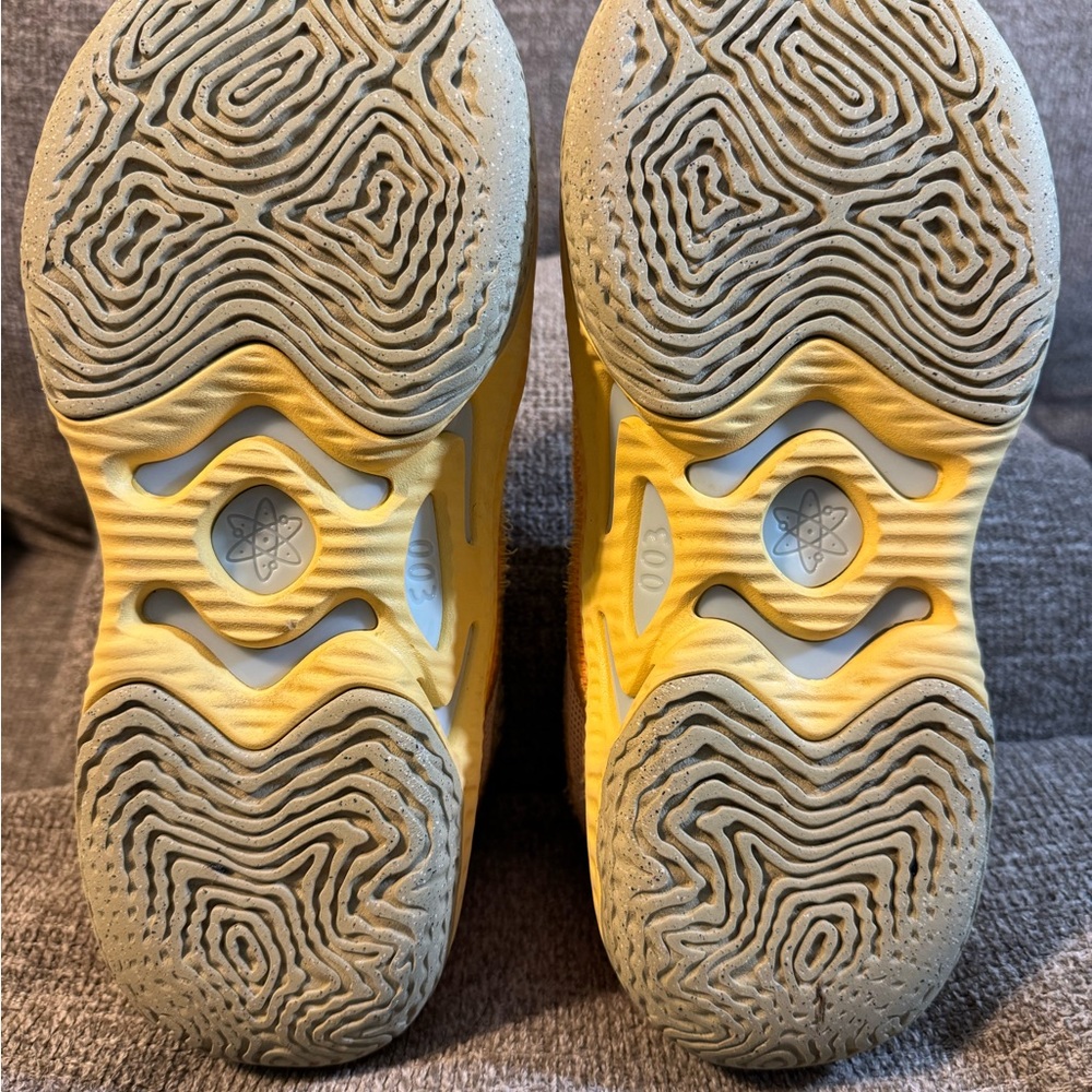 Nike Cosmic Unity 3 Pale Vanilla Yellow and Gray Sneakers size 8 - Picture 6 of 9